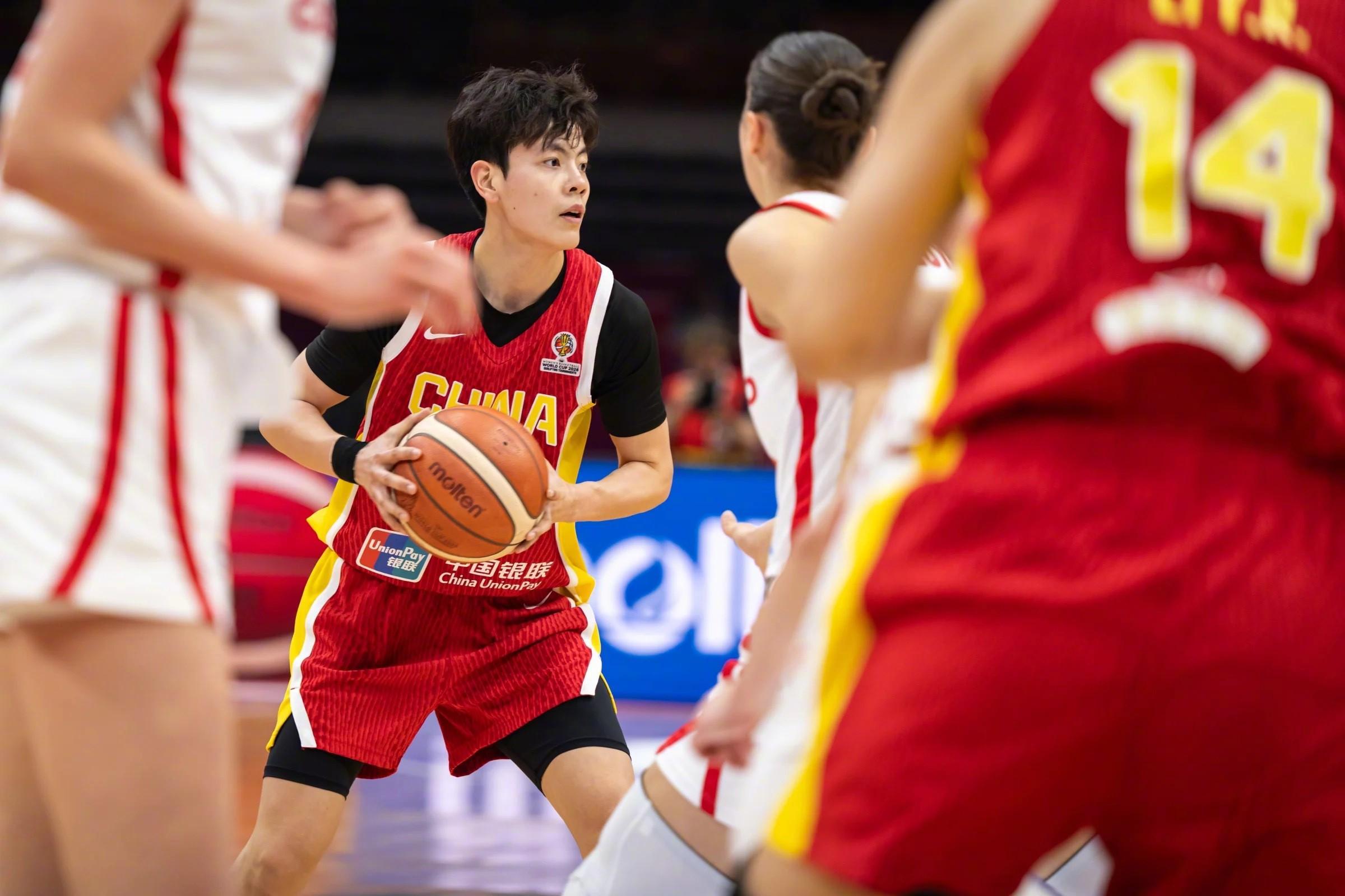 竞技宝-苏群：中国女篮后面很难有李梦了；张子宇跟现代篮球节奏脱节