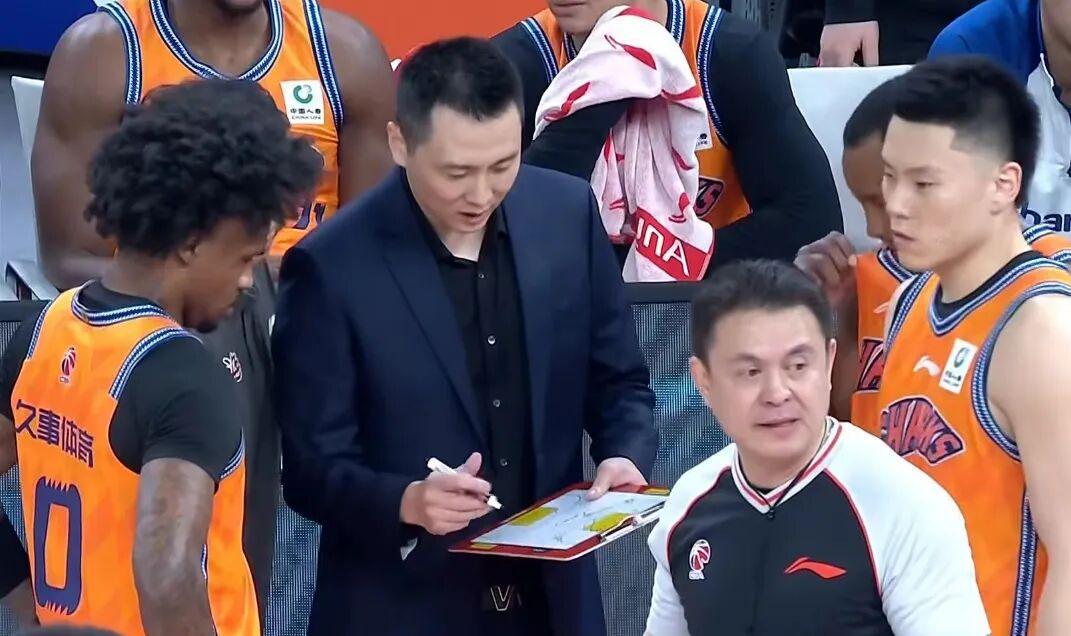 jjb-CBA变天！广东北京大胜，辽宁输掉关键战，上海基本锁定第一